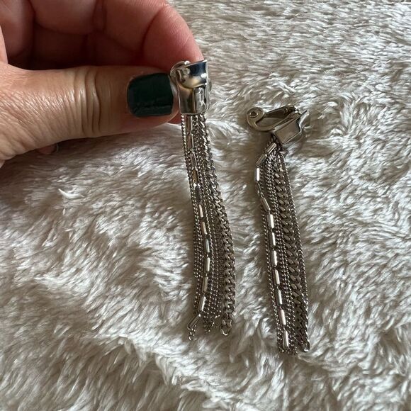 VINCE CAMUTO Silver-Tone Mixed Chain Tassel Clip-On Drop Earrings - Picture 2 of 6